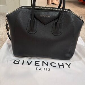 Givenchy medium Antigona Black Leather Tote